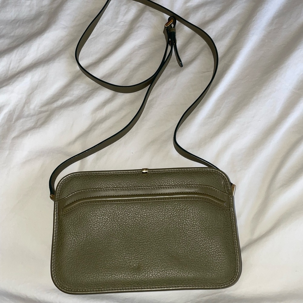 Gucci crossbody bag- like new condition